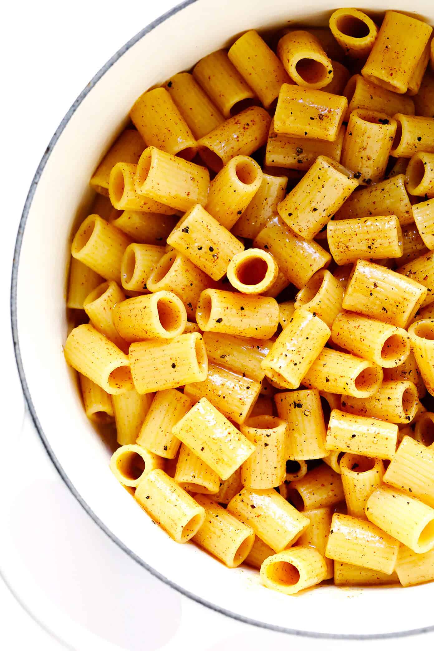 This Brown Butter Lemon Pasta recipe is easy to make with 5 ingredients in less than 30 minutes and tastes absolutely divine. It's the perfect quick dinner when you're craving Italian comfort food! Feel free to add veggies or a protein (chicken, salmon, shrimp, etc) too. | gimmesomeoven.com #pasta #lemon #brownbutter #italian #vegetarian #easy #dinner Brown Butter Lemon Pasta In Stockpot