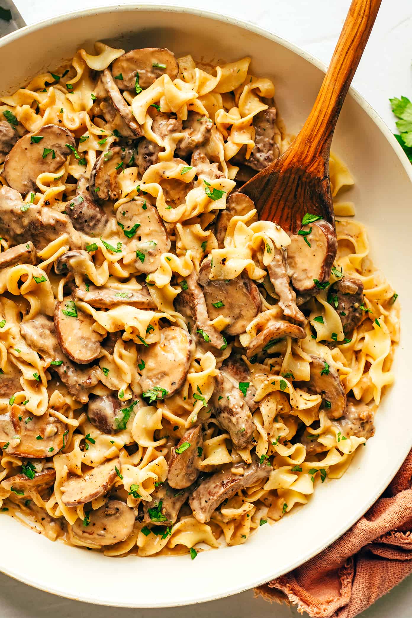 This easy beef stroganoff recipe is made with the most delicious garlicky creamy mushroom sauce and can be ready to go in just 30 minutes. Serve for dinner over noodles, rice, or polenta and enjoy! | gimmesomeoven.com Beef Stroganoff