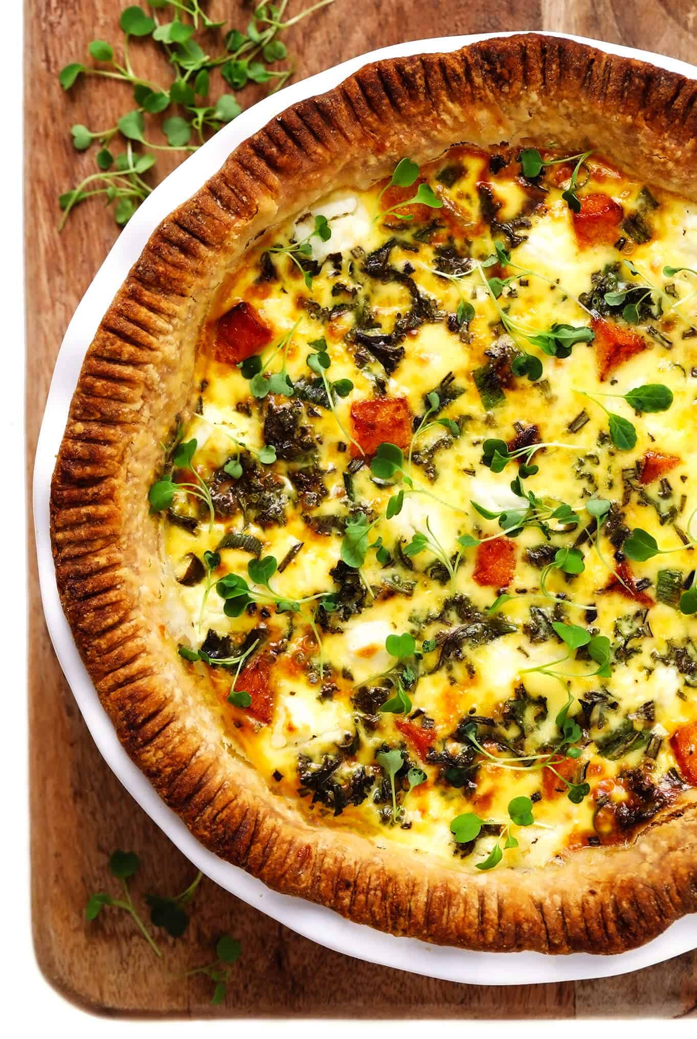 This easy-to-make butternut squash quiche is filled with garlicky kale, goat cheese, rosemary, creamy eggs, and baked in an all-butter pie crust. It's the perfect vegetarian recipe for weekend or holiday brunch and SO delicious. | gimmesomeoven.com #butternut #squash #quiche #breakfast #brunch #egg #bake #vegetarian #thanksgiving #christmas Butternut Squash Quiche Recipe