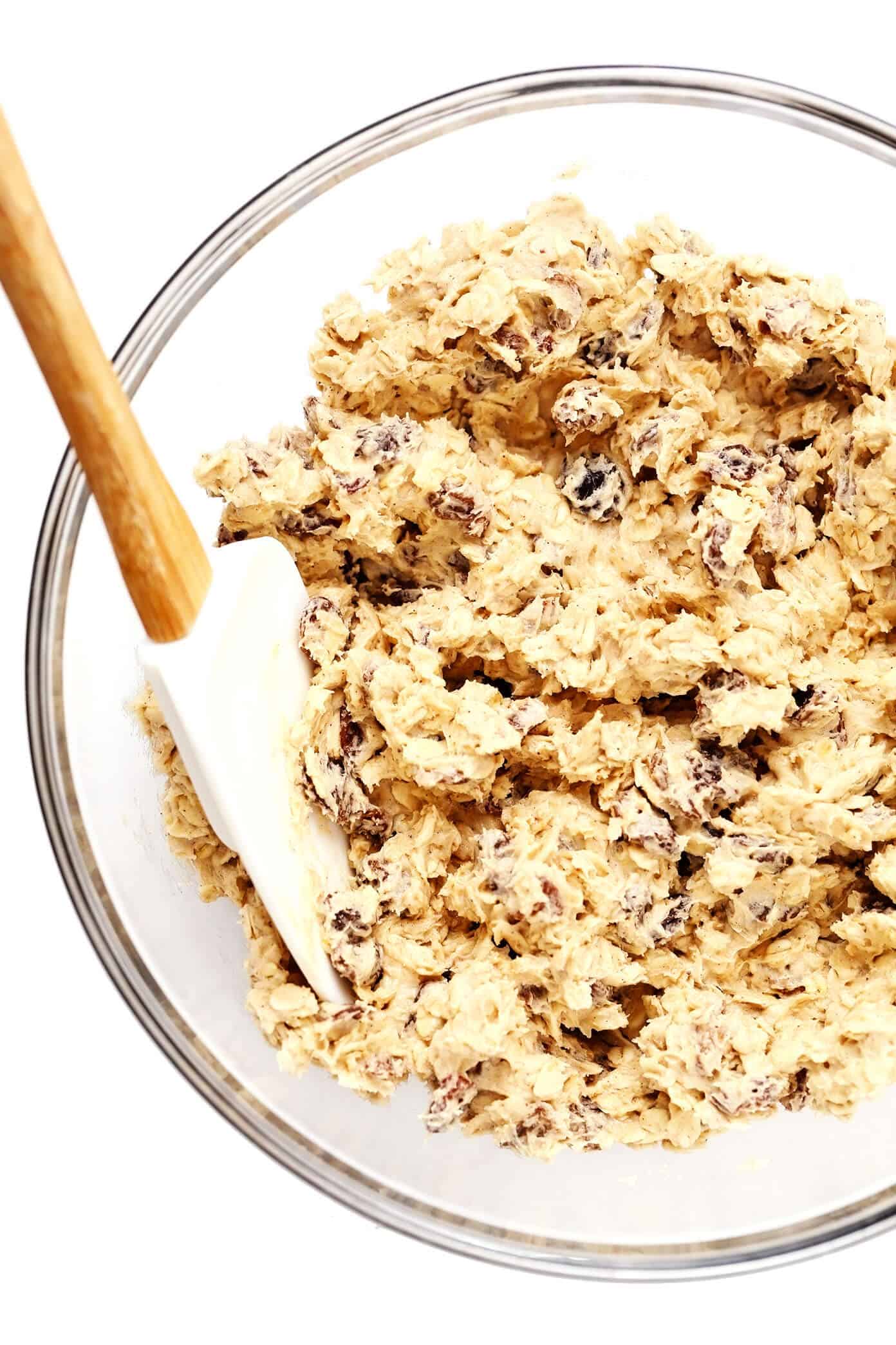 My favorite oatmeal cookies recipe that's perfectly soft and chewy, easy to make, and full of the best oatmeal cinnamon flavors. Feel free to add raisins, chocolate chips or nuts too if you would like! | gimmesomeoven.com #oatmeal #cookies #chocolatechip #raisin #dessert #christmas #baking #vegetarian Oatmeal Cookie Dough with Raisins