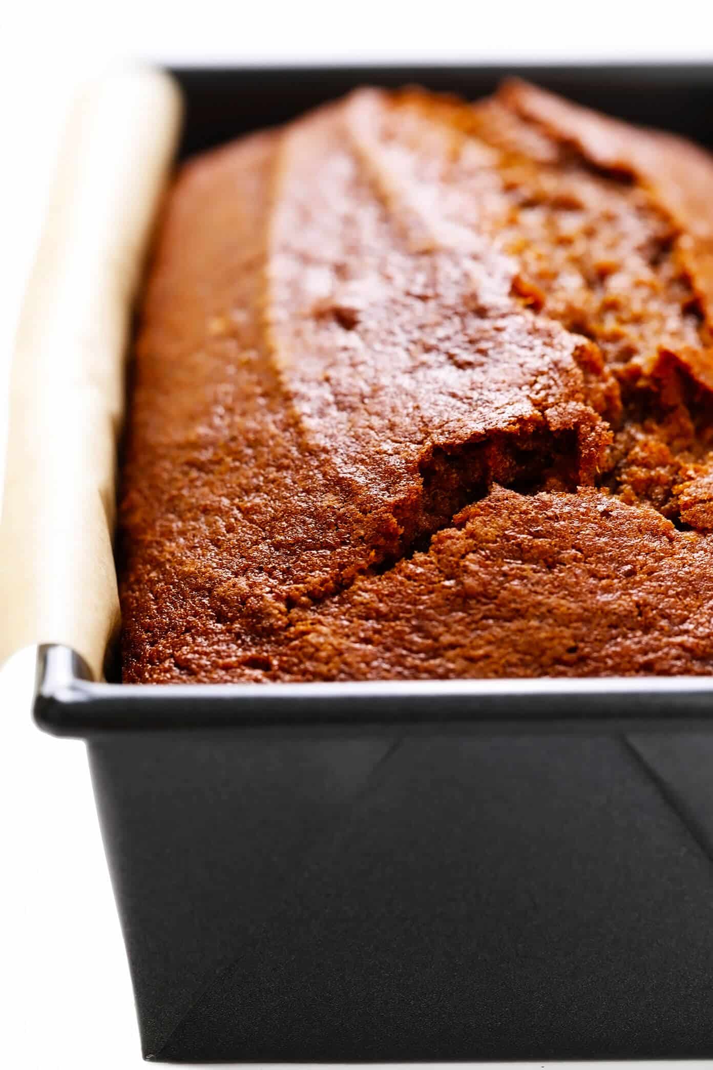 The BEST pumpkin bread recipe -- easy to make without a mixer, perfectly moist, and full of the best pumpkin spice flavors! | gimmesomeoven.com #pumpkin #bread #fall #autumn #baking #breakfast #brunch #easy #thanksgiving Pumpkin Bread in Pan