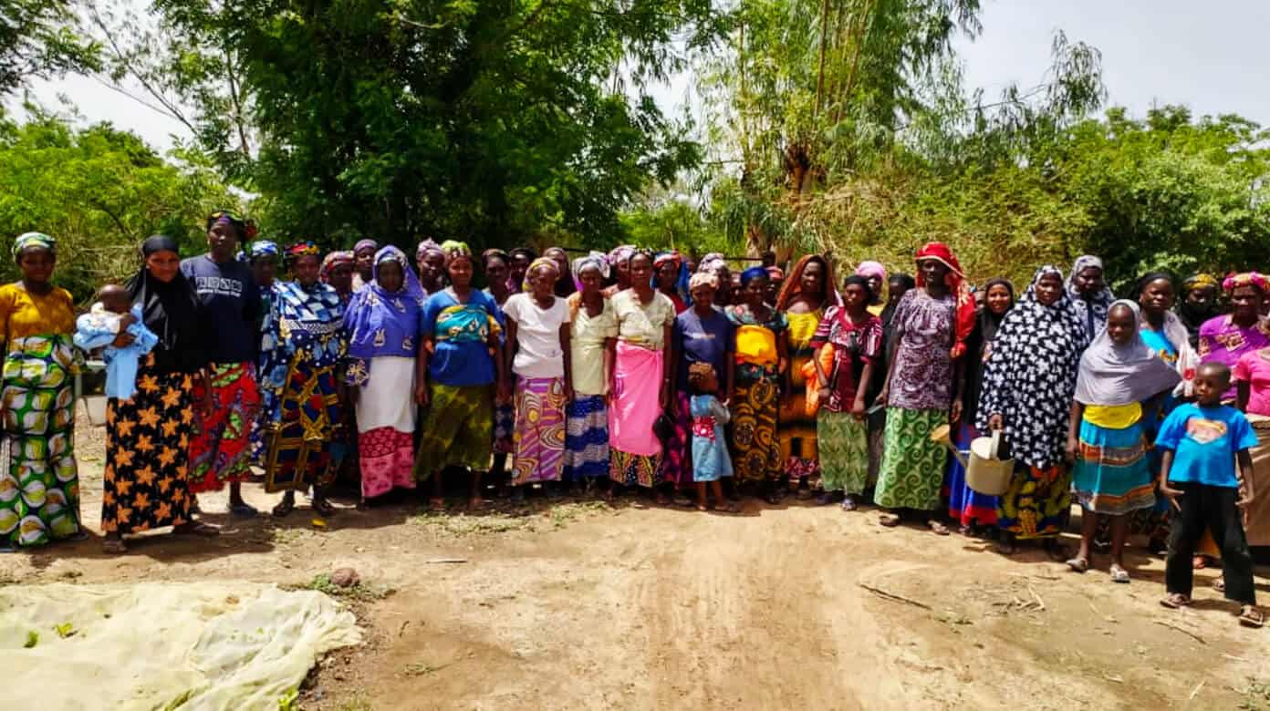 A very special project to build a new community garden with The Wash Project | Gimme Some Oven Women gardeners in Mali