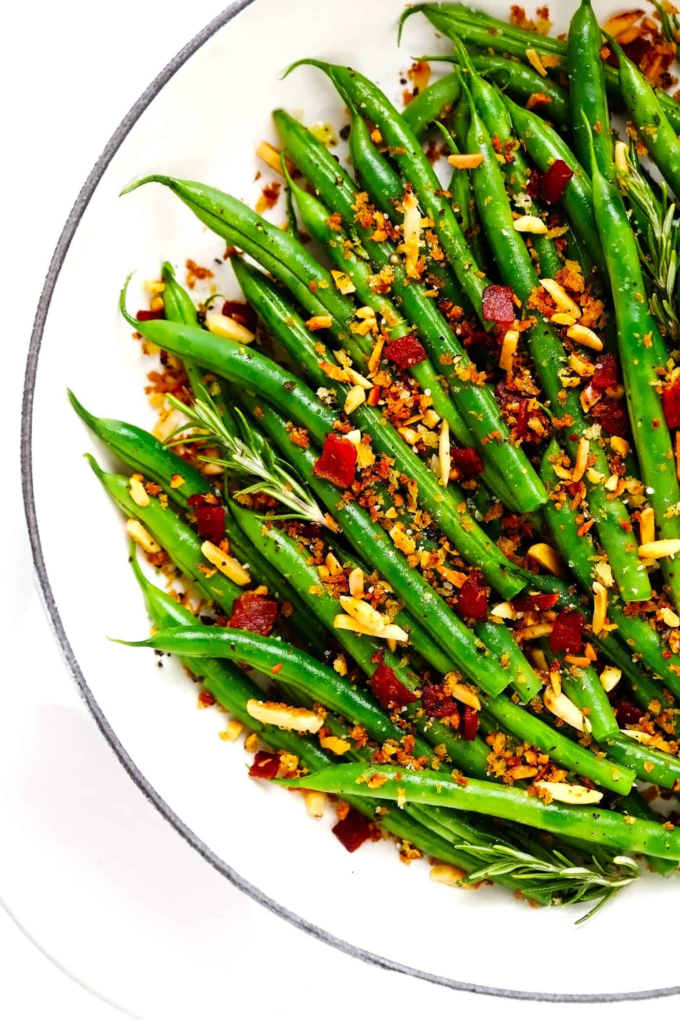 This one-pan sautéed green beans recipe is quick and easy to make and tossed with the most irresistible crispy garlic almond rosemary bacon breadcrumbs. The perfect easy side dish for Thanksgiving, Christmas, or any weeknight dinner! | gimmesomeoven.com #greenbeans #vegetable #side #bacon #thanksgiving #christmas #holiday #glutenfree #dinner Green Beans with Bacon Breadcrumbs