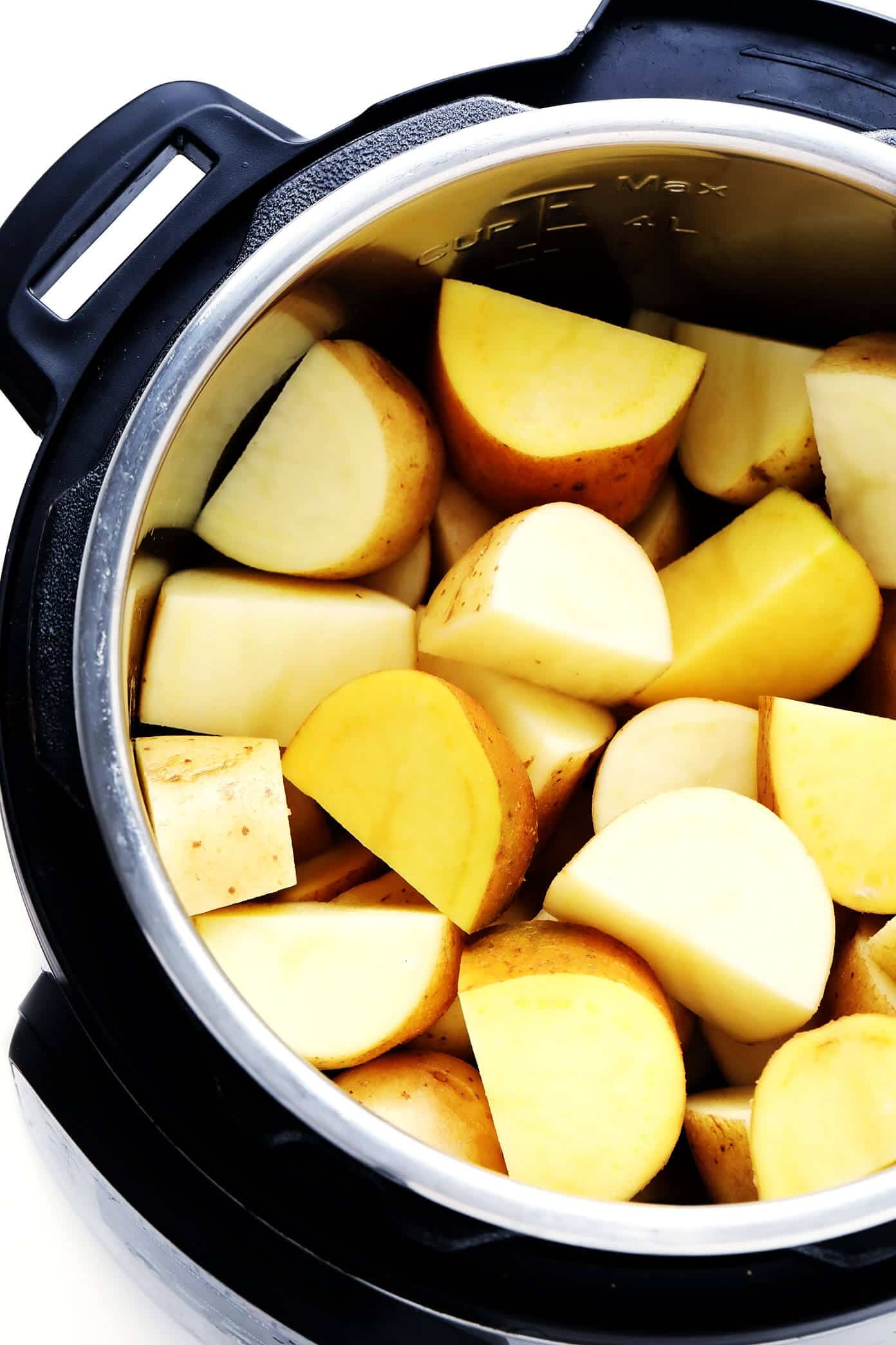 This Instant Pot Mashed Potatoes recipe is incredibly easy to make (no draining required), perfectly creamy and fluffy, and always so buttery and delicious! Feel free to add in extra garlic, cheese, herbs, or any other seasonings that sound good too. | gimmesomeoven.com #instantpot #pressurecooker #mashed #potatoes #side #thanksgiving #christmas #dinner #vegetarian #glutenfree #vegan Yukon Gold and Russet Potatoes In The Instant Pot