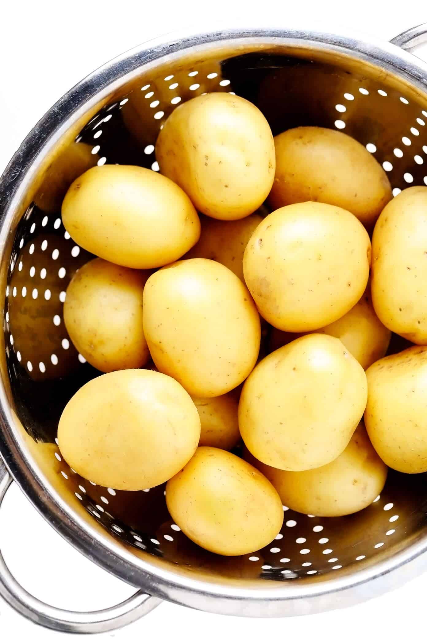 This Smashed Potatoes recipe is easy to make, irresistibly soft and crispy, and full of the best garlicky, buttery flavors. Feel free to add cheese, fresh herbs, or a pinch of flaky sea salt to this simple side dish if you'd like too! | gimmesomeoven.com #smashed #potatoes #roasted #garlic #butter #side #christmas #holiday #dinner Yukon Gold Potatoes