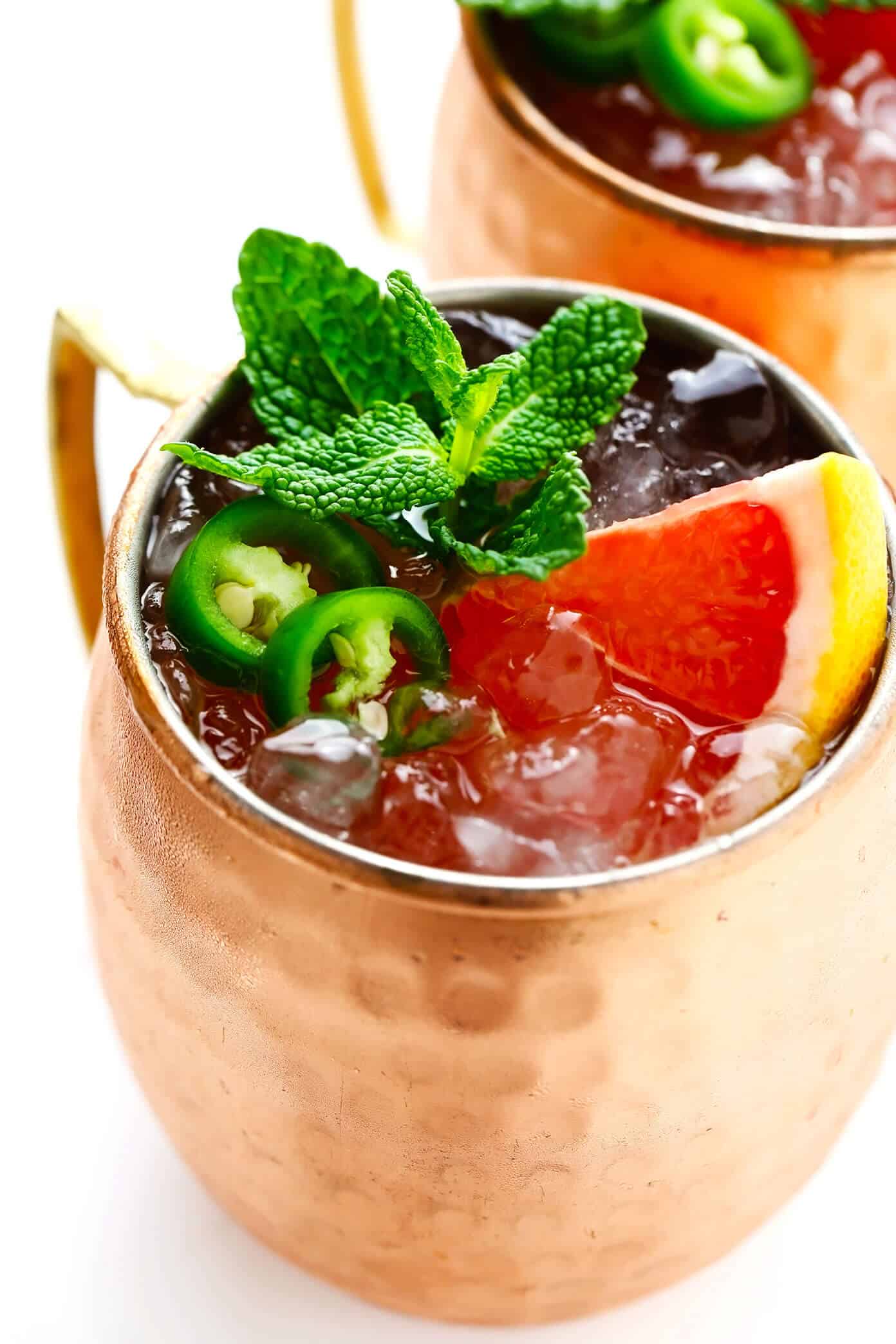 This Spicy Grapefruit Ginger Fizz mocktail is made with grapefruit juice, spicy ginger beer, fresh lime juice, mint, and jalapeño. It's easy to whip up in 5 minutes, minimally sweet, and so flavorful! | gimmesomeoven.com #mocktail #drink #gingerbeer #alcoholfree #grapefruit #spritzer Spicy Grapefruit Ginger Fizz Mocktail
