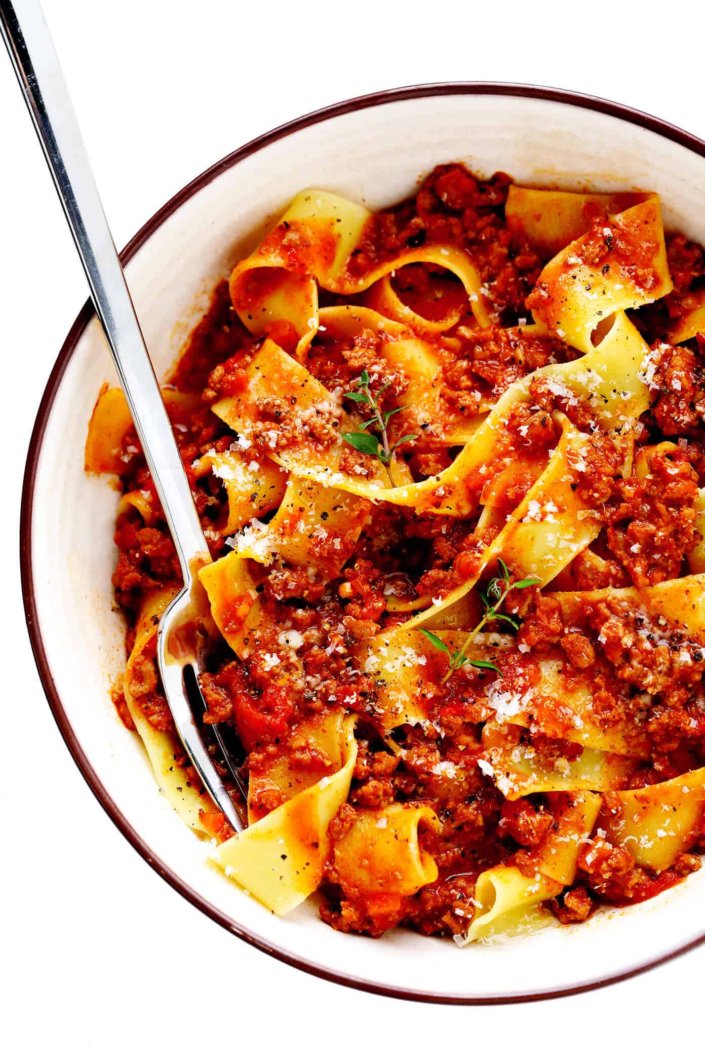This amazing Bolognese sauce recipe is slow-simmered with a rich tomato base, a delicious blend of beef and pork, and the coziest blend of garlicky herb seasonings. Serve with pasta, gnocchi, or roasted eggplant and enjoy! | gimmesomeoven.com #bolognese #italian #meat #sauce #marinara #pasta #spaghetti #dinner #beef Pasta Bolognese Recipe with Pappardelle In Bowl