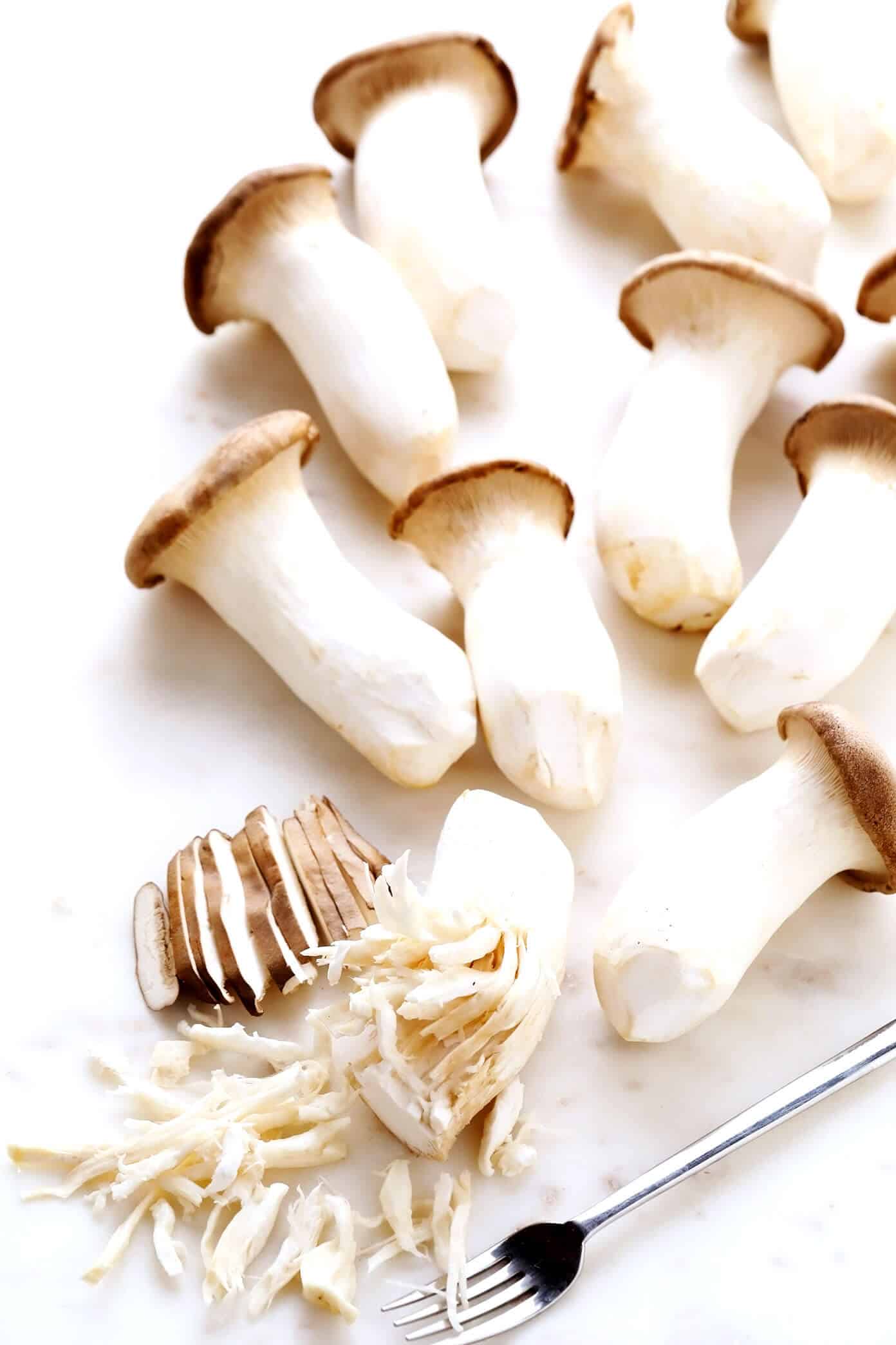 This Mexican mushroom "carnitas" recipe is fun and easy make with marinated shredded mushrooms that are roasted to crispy, juicy, delicious perfection! Vegetarian, vegan, gluten-free, and perfect for tacos, burritos, quesadillas and more. | gimmesomeoven.com #mushroom #carnitas #roasted #vegetarian #vegan #glutenfree #healthy #dinner #tacos How To Shred King Oyster Mushrooms With A Fork