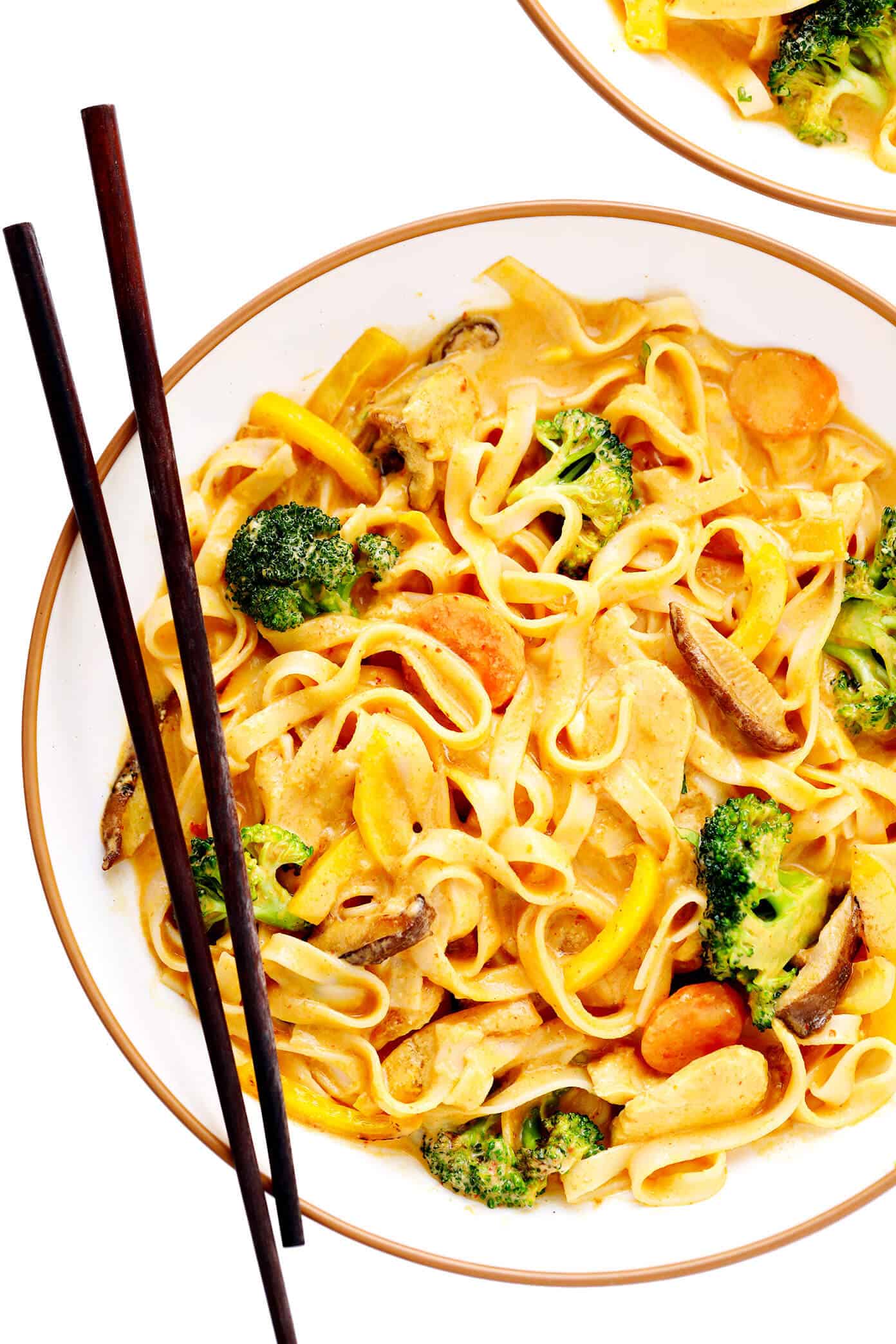 This Saucy Thai Curried Peanut Noodles is made with the yummiest creamy coconut curry peanut sauce and your choice of noodles, veggies and protein. A great 35-minute easy dinner recipe that's naturally gluten-free and easy to make vegetarian or vegan, if you'd like! | gimmesomeoven.com #curry #noodles #peanut #vegetable #chicken #healthy #stirfry #thai #sauce #dinner #pasta Saucy Thai Curried Peanut Noodles in Bowl with Chicken