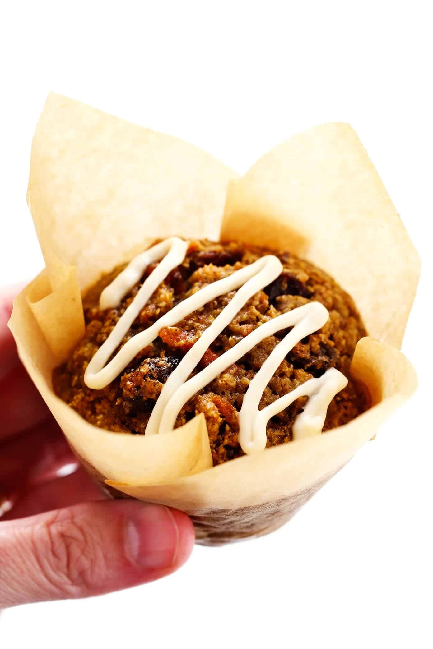 These Healthy Carrot Cake Muffins are easy to make with oatmeal, lots of fresh carrots, maple syrup, and a handful of other simple and healthy ingredients. Feel free to top them with a lightened-up cream cheese frosting drizzle, and add in raisins, nuts and/or coconut if you'd like too. Perfect for a feel-good breakfast, snack or dessert! | gimmesomeoven.com #carrot #cake #muffins #healthy #creamcheese #frosting #icing #breakfast #snack #vegetarian #glutenfree #easter #spring Single Carrot Muffin with Cream Cheese Drizzle