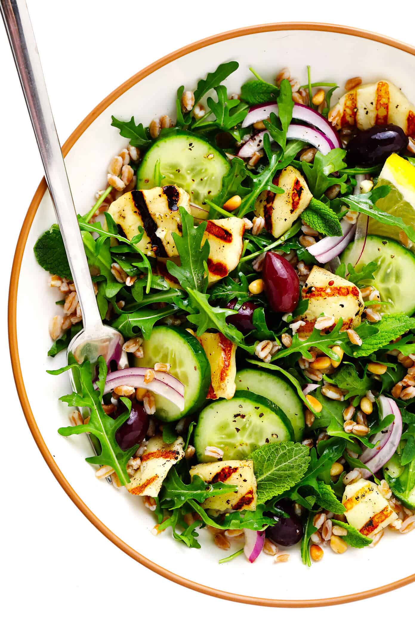 This Mediterranean-inspired grilled halloumi salad is easy to make with pan-grilled halloumi cheese, chewy farro, fresh cucumber and mint, and a zippy lemon dressing. It's the perfect side or entree salad to serve for dinner. And feel free to add in chicken, beef, shrimp or chickpeas if you'd like, too! | gimmesomeoven.com Grilled Halloumi Salad
