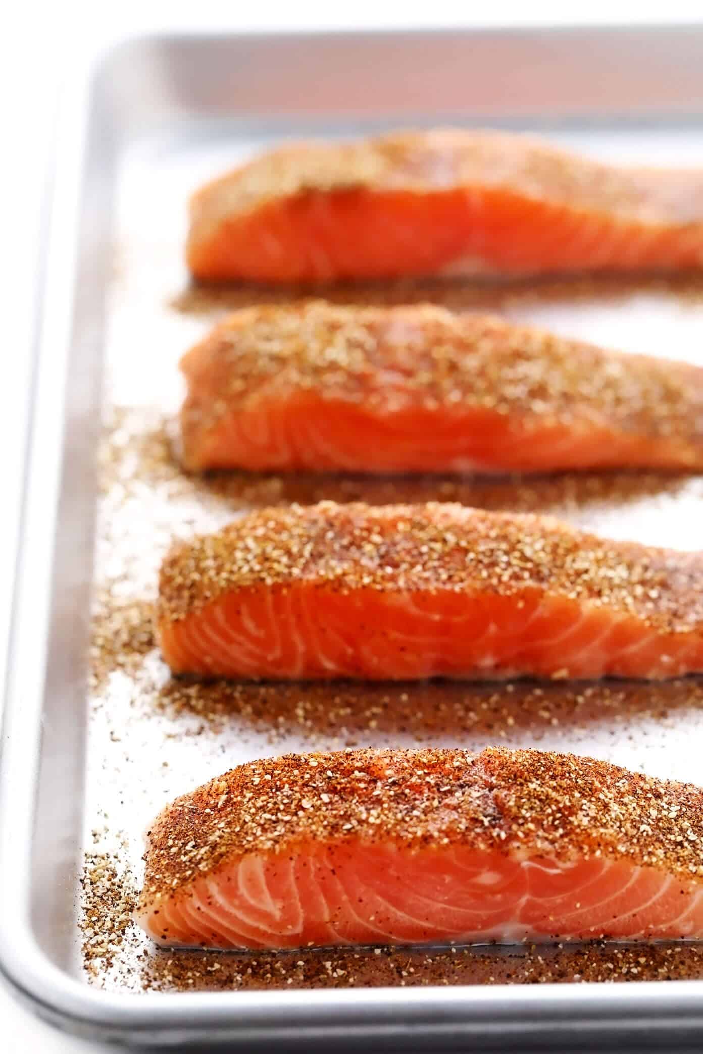 This Chili Lime Salmon recipe (baked or pan-seared) is easy to make and topped with the most delicious esquites (Mexican creamy corn salsa). Served over rice or quinoa, this healthy, gluten-free dinner recipe is full of amazing flavor and ready to go in less than 30 minutes! | gimmesomeoven.com Chili Lime Salmon Filets
