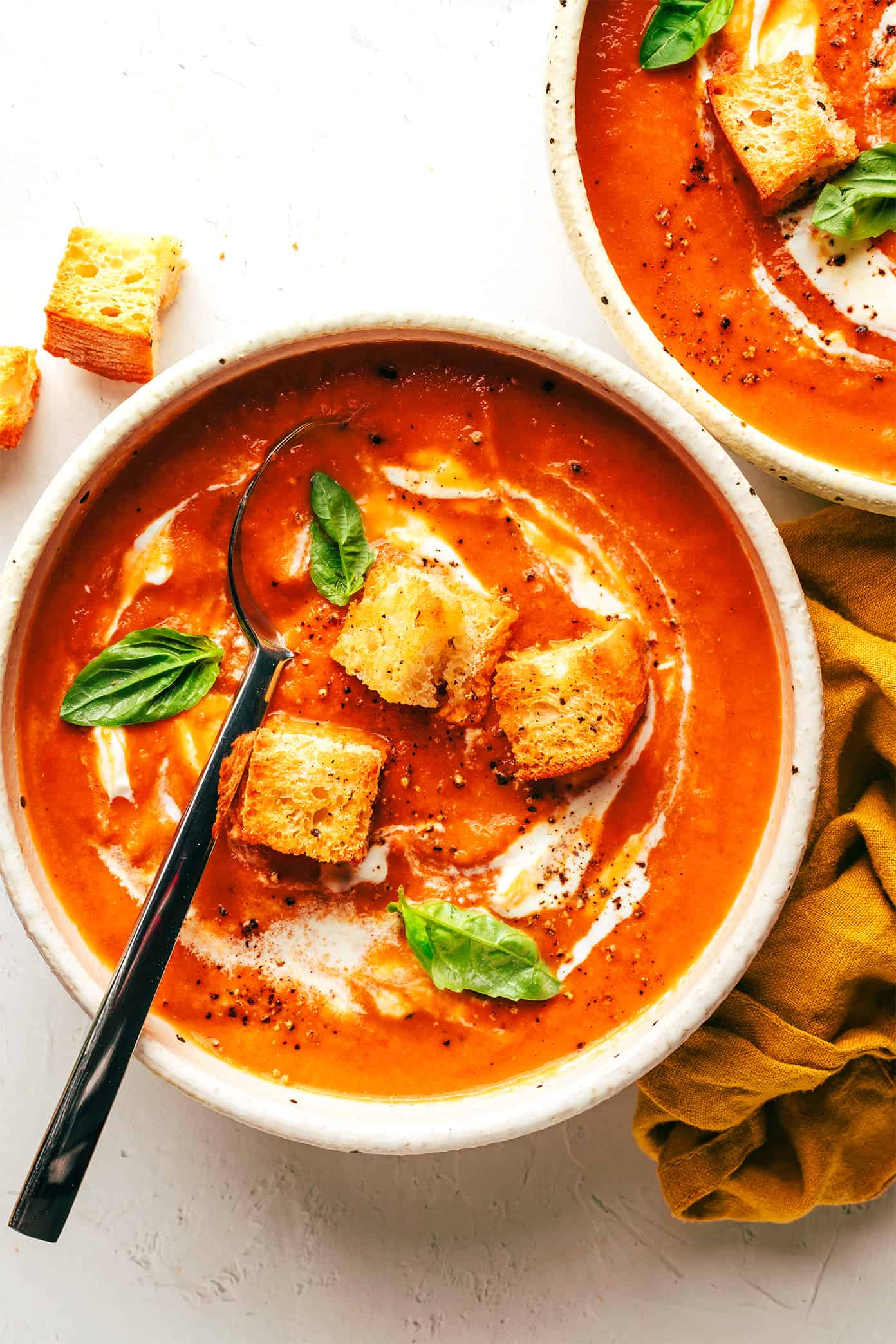 This roasted tomato soup recipe always tastes so fresh and flavorful and it's easy to make with a handful of simple ingredients. Feel free to add cream or croutons if you'd like! | gimmesomeoven.com Roasted Tomato Soup Recipe