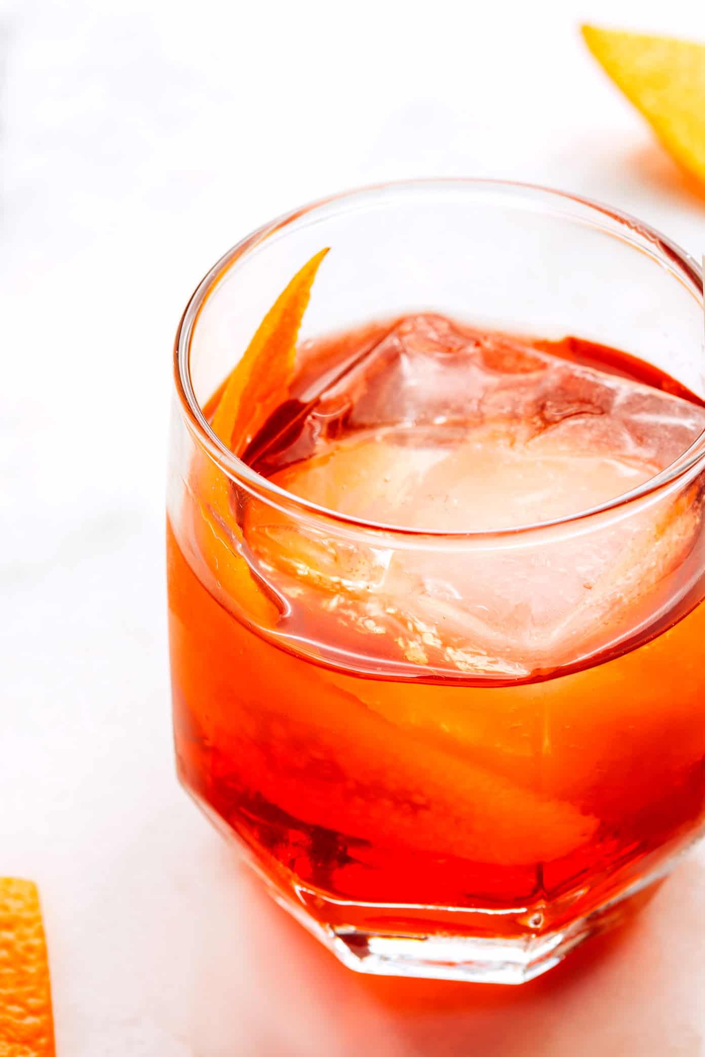 This Boulevardier cocktail recipe is quick and easy to make with Campari, bourbon and sweet vermouth. The perfect quick and easy drink when you're craving something bittersweet! | gimmesomeoven.com Boulevardier