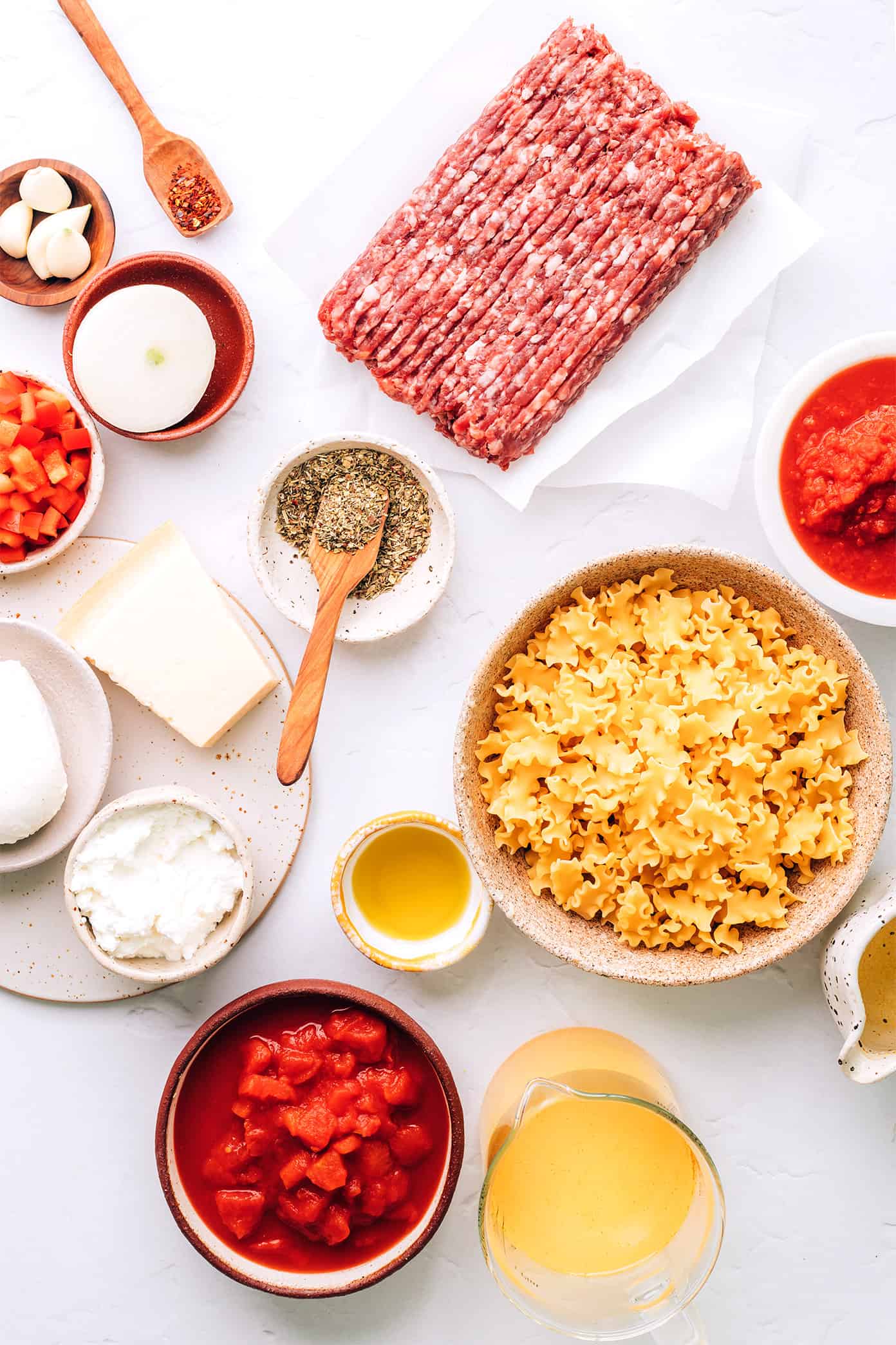 This easy lasagna soup recipe is made with Italian sausage (traditional or plant-based), a garlicky tomato herb broth, your choice of pasta, and three types of cheese (hello, mozzarella, ricotta AND Parmesan). Easy to make vegetarian, vegan and/or gluten-free if you'd like. And always such a cozy Italian 30-minute dinner recipe! | gimmesomeoven.com Lasagna Soup Ingredients
