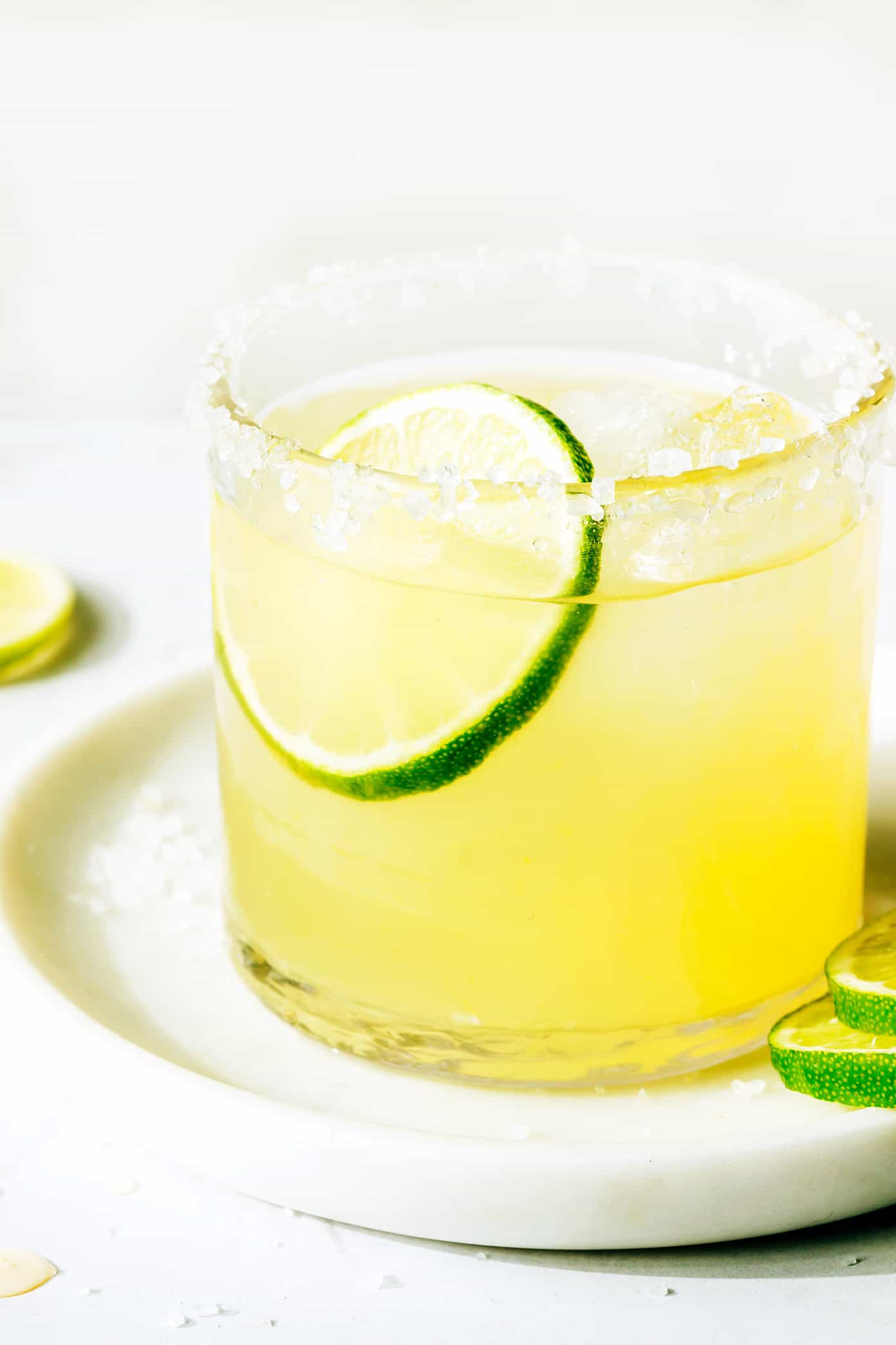 This bourbon margarita recipe swaps whiskey in place of the tequila in this classic cocktail...and it's so, so good. All you need is bourbon, freshly-squeezed lime juice, Cointreau (or your favorite orange liqueur), and maple syrup (optional sweetener) and this drink can be ready to enjoy in minutes. | gimmesomeoven.com Bourbon Margarita
