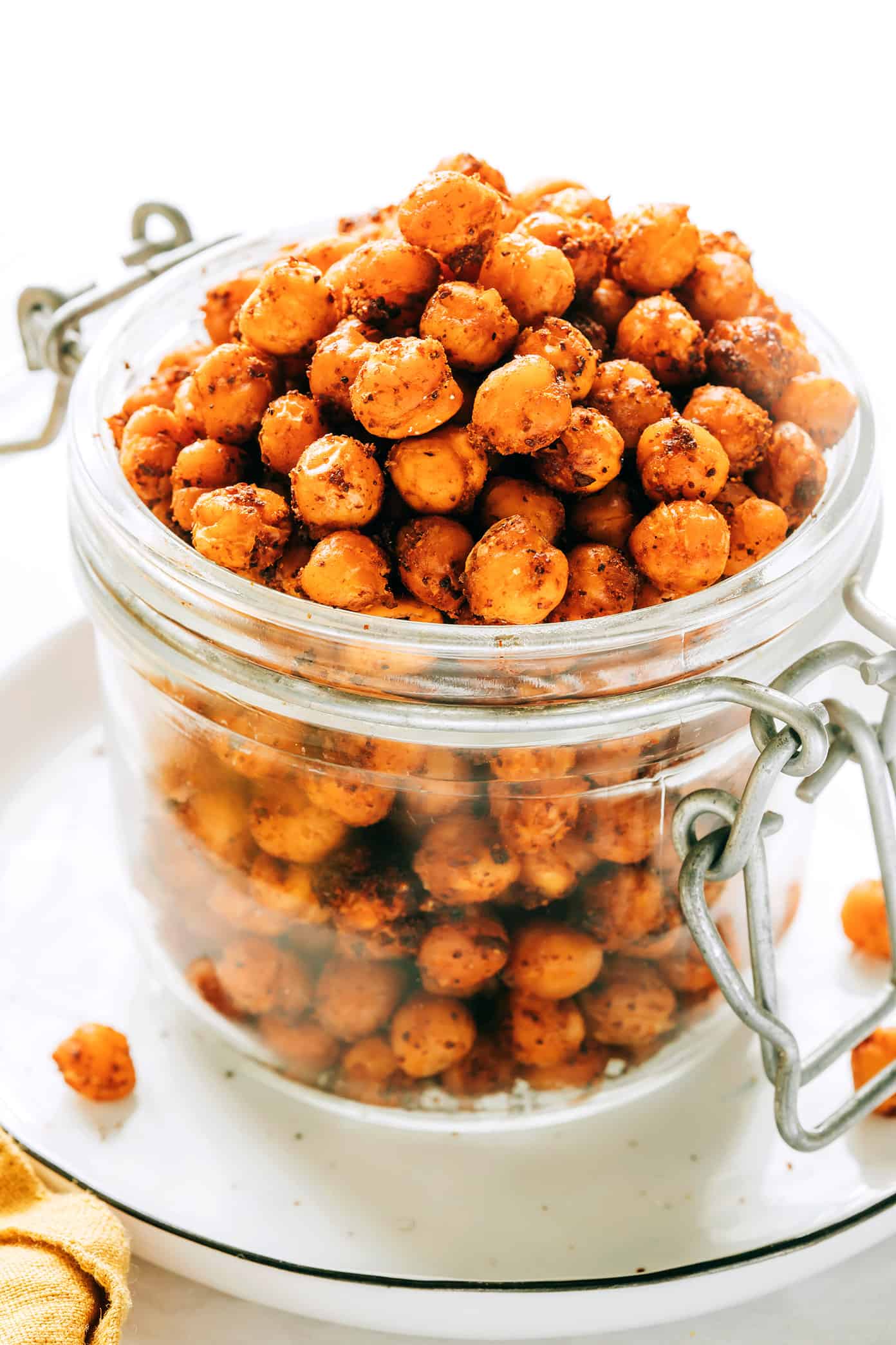 This oven roasted chickpeas recipe is super-simple to make with a simple seasoning blend (smoked paprika, sumac, garlic powder, salt and pepper) and irresistibly crispy and delicious! Perfect as a healthy snack or topping salads, soups, buddah bowls, pastas and more. Also naturally vegetarian, vegan and gluten-free. | gimmesomeoven.com Oven roasted chickpeas in jar