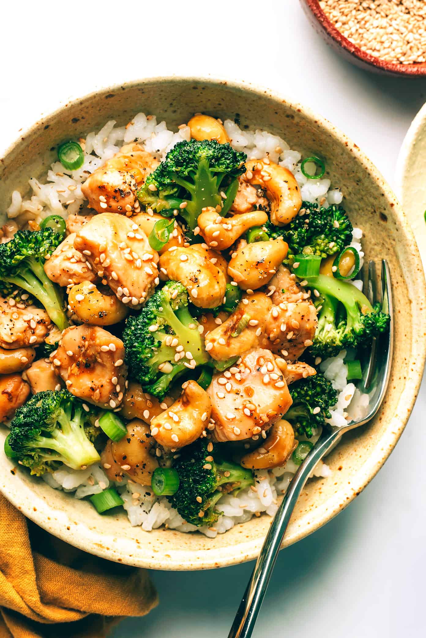 This delicious cashew chicken and broccoli stir-fry recipe is tossed with a zesty stir-fry sauce, garlic and ginger and comes together in just 30 minutes. Serve for dinner over rice or noodles and enjoy! | gimmesomeoven.com Cashew Chicken and Broccoli