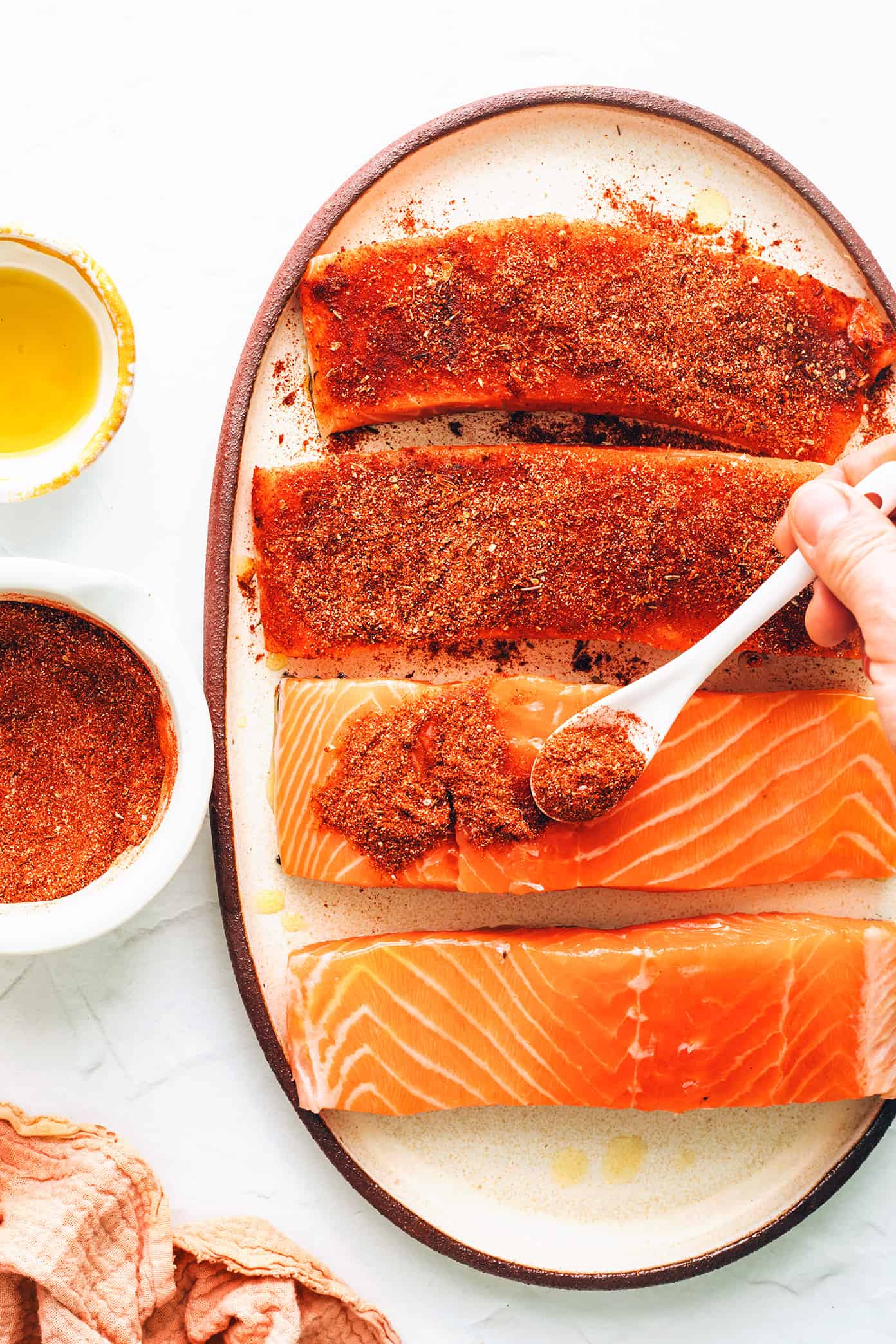 My favorite blackened salmon recipe is easy to make in 20 minutes and features a perfectly-blackened, flavorful, crispy crust. Always such a delicious, quick, and healthy dinner recipe! | gimmesomeoven.com Adding blackened seasoning to salmon filets