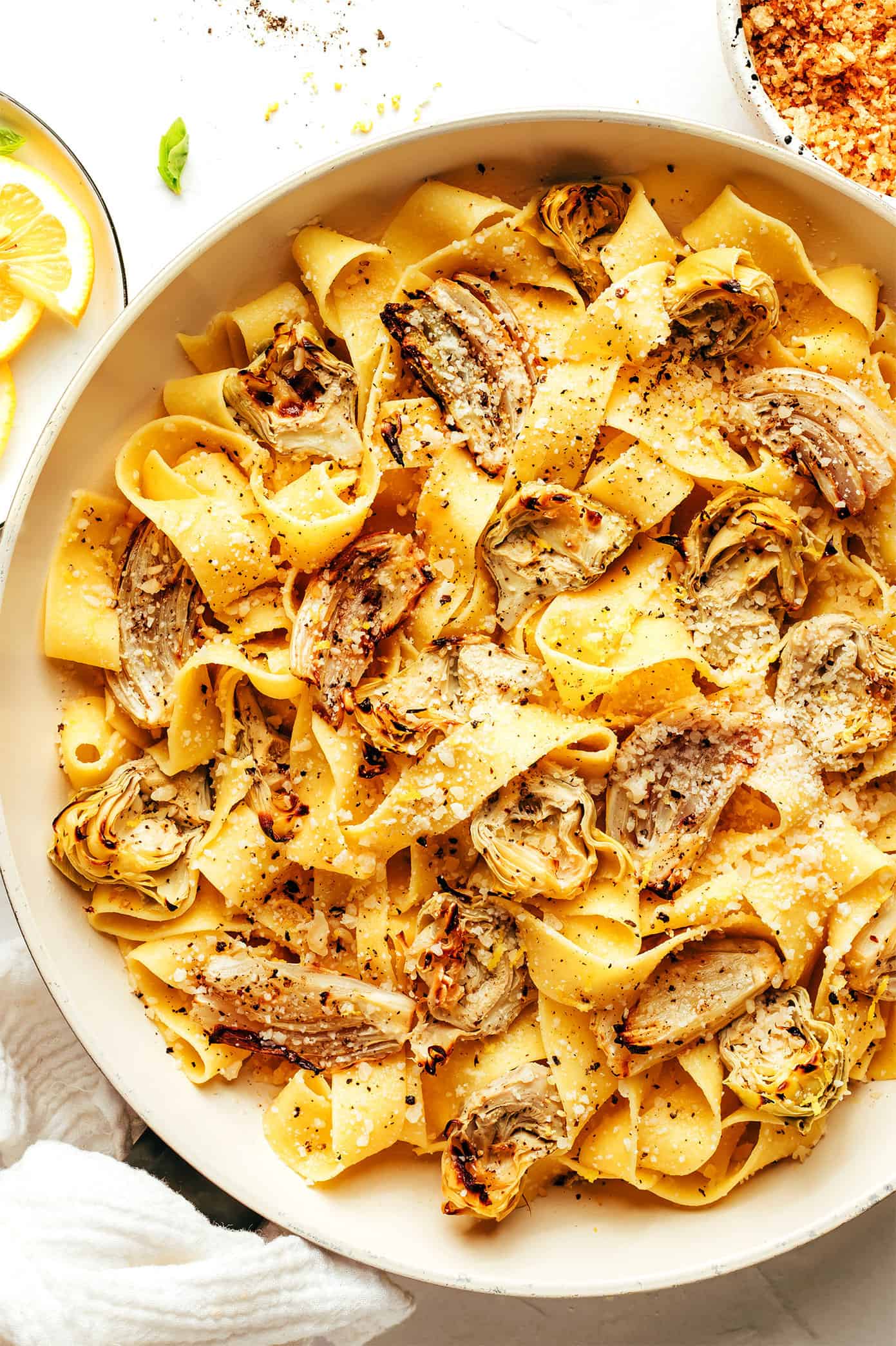 This lemon brown butter pasta is tossed with roasted artichokes and fennel and sprinkled with the most delicious garlic toasted breadcrumbs. Serve it up with parmesan and fresh basil for a simple vegetarian dinner, or add in an extra protein (shrimp, chicken, sausage, etc) if you'd like! | gimmesomeoven.com Lemon Brown Butter Pasta with Roasted Artichokes and Fennel