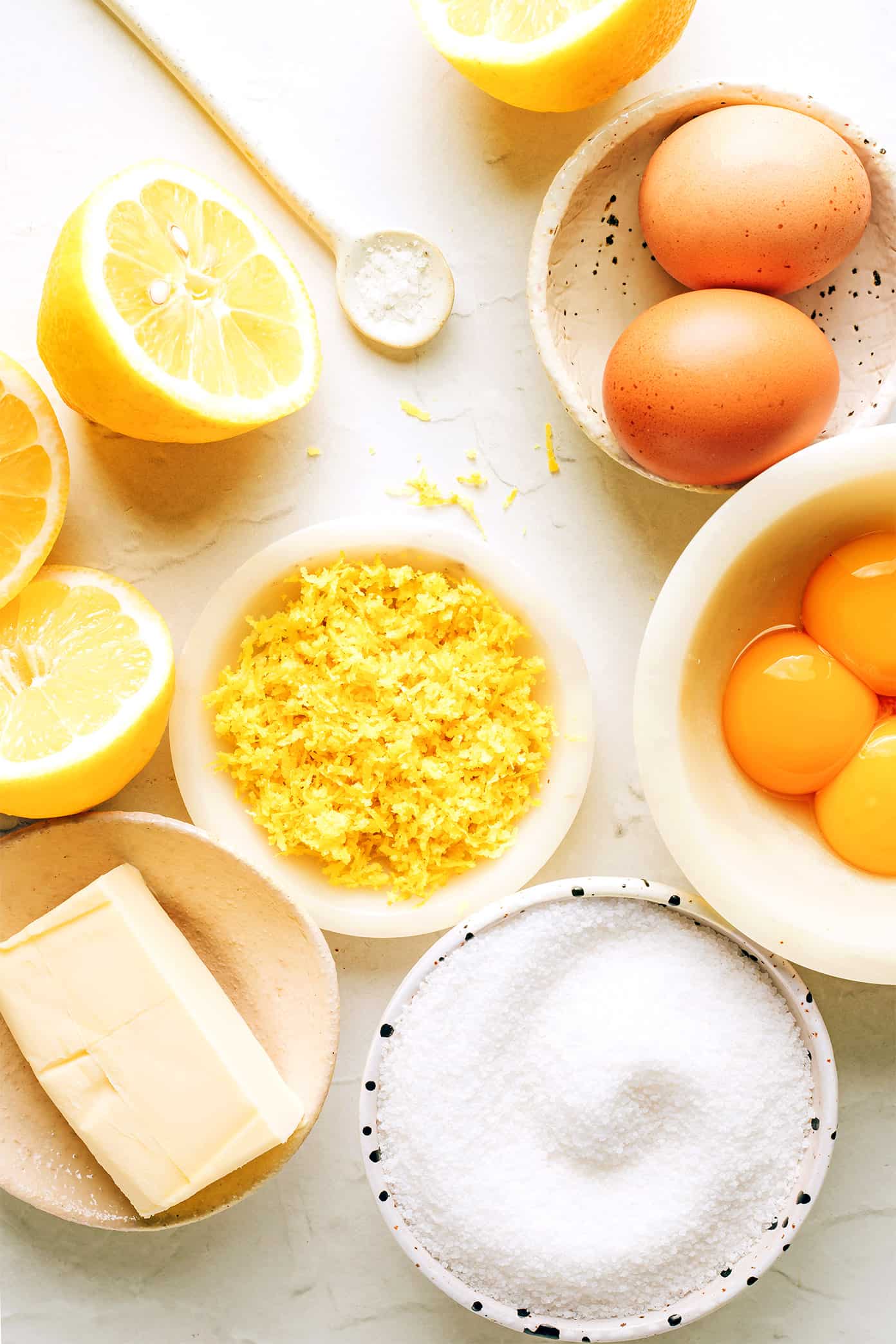 This classic homemade lemon curd recipe is easy to make with 5 ingredients in about 15 minutes. Irresistibly tart, sweet, creamy and delicious, and perfect as a spread or filling for everything from cakes to cookies, crepes, muffins, scones, toast and more. | gimmesomeoven.com Lemon curd ingredients
