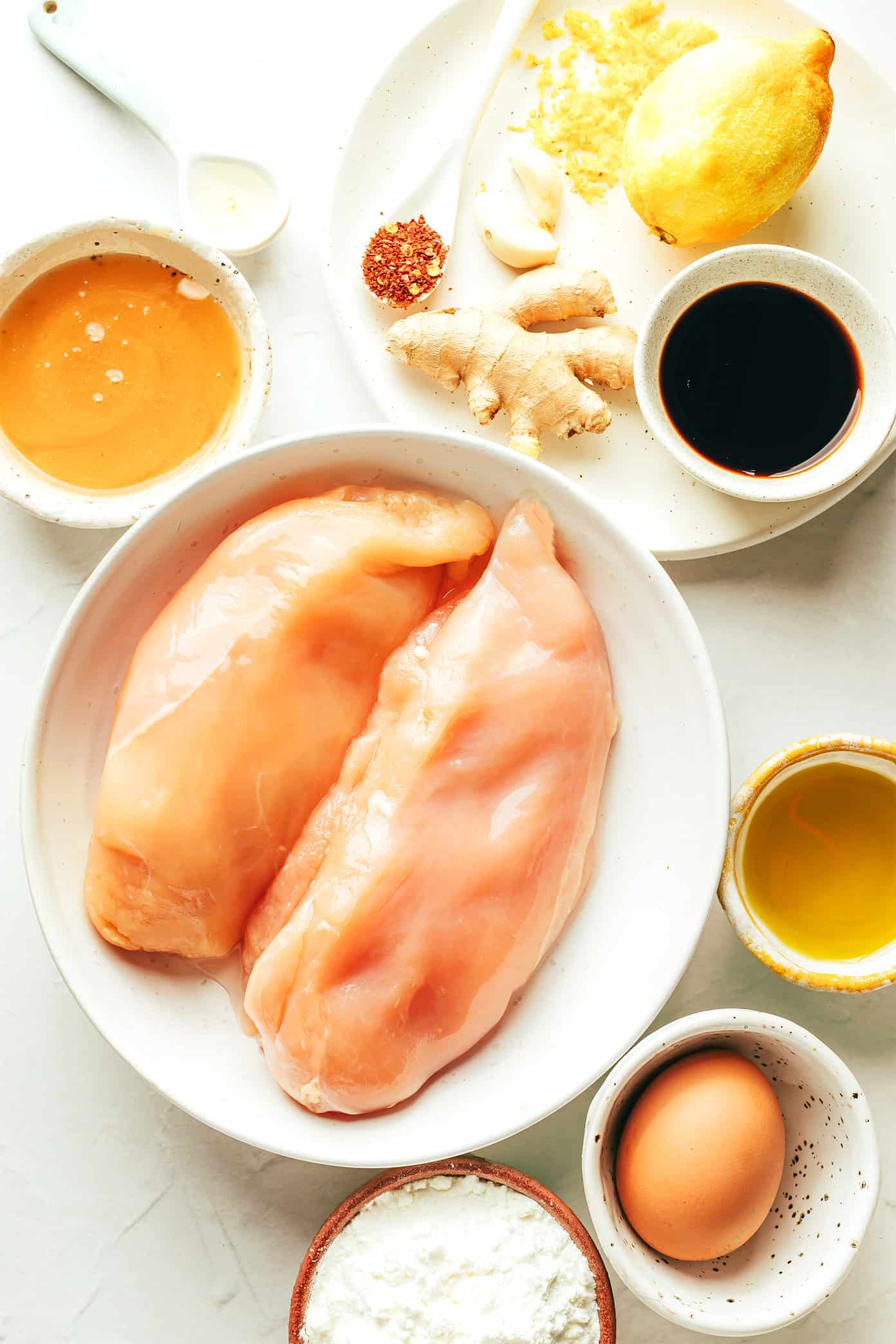 This Chinese inspired sticky honey lemon chicken recipe is easy to make and tossed with an irresistible 5-ingredient stir fry sauce. Serve with rice or noodles and feel free to swap beef, pork, shrimp or tofu for chicken if you prefer. Always a delicious and easy dinner recipe! | gimmesomeoven.com Sticky honey lemon chicken ingredients