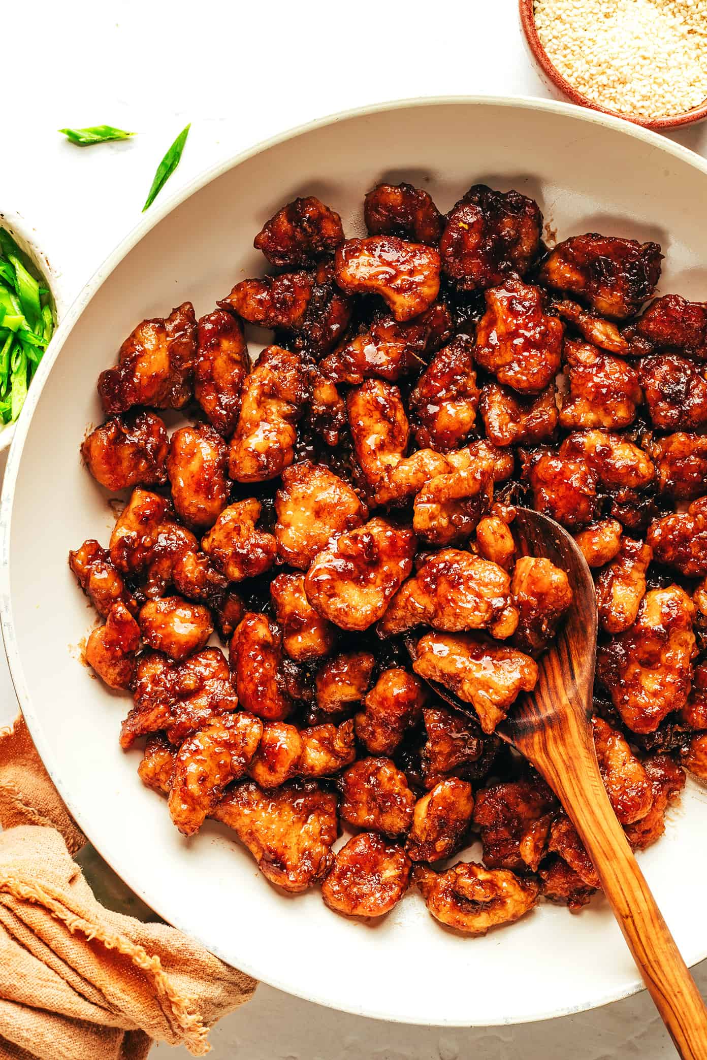 This Chinese inspired sticky honey lemon chicken recipe is easy to make and tossed with an irresistible 5-ingredient stir fry sauce. Serve with rice or noodles and feel free to swap beef, pork, shrimp or tofu for chicken if you prefer. Always a delicious and easy dinner recipe! | gimmesomeoven.com Sticky Honey Lemon Chicken in Pan