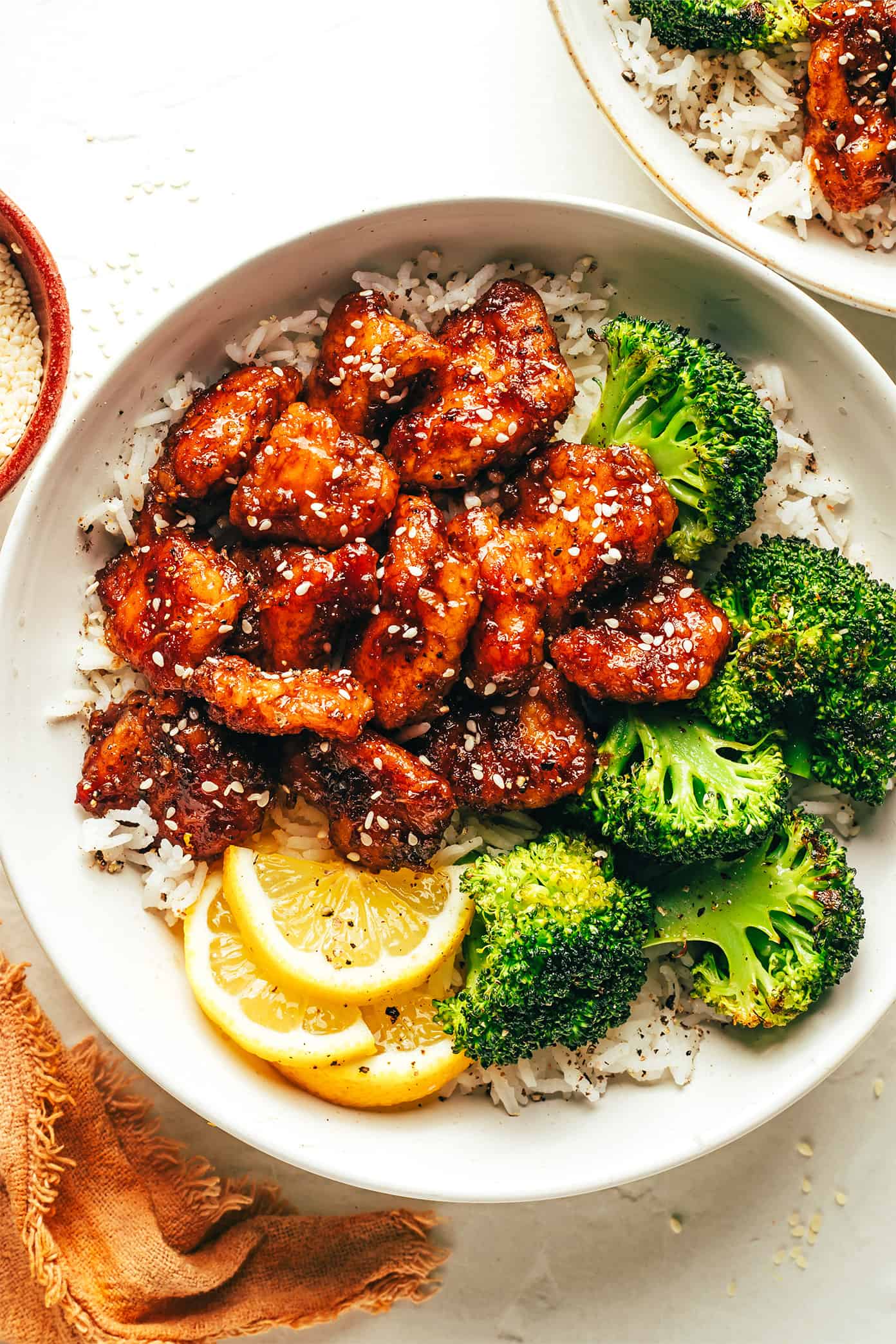 This Chinese inspired sticky honey lemon chicken recipe is easy to make and tossed with an irresistible 5-ingredient stir fry sauce. Serve with rice or noodles and feel free to swap beef, pork, shrimp or tofu for chicken if you prefer. Always a delicious and easy dinner recipe! | gimmesomeoven.com Sticky honey lemon chicken with rice and roasted broccoli