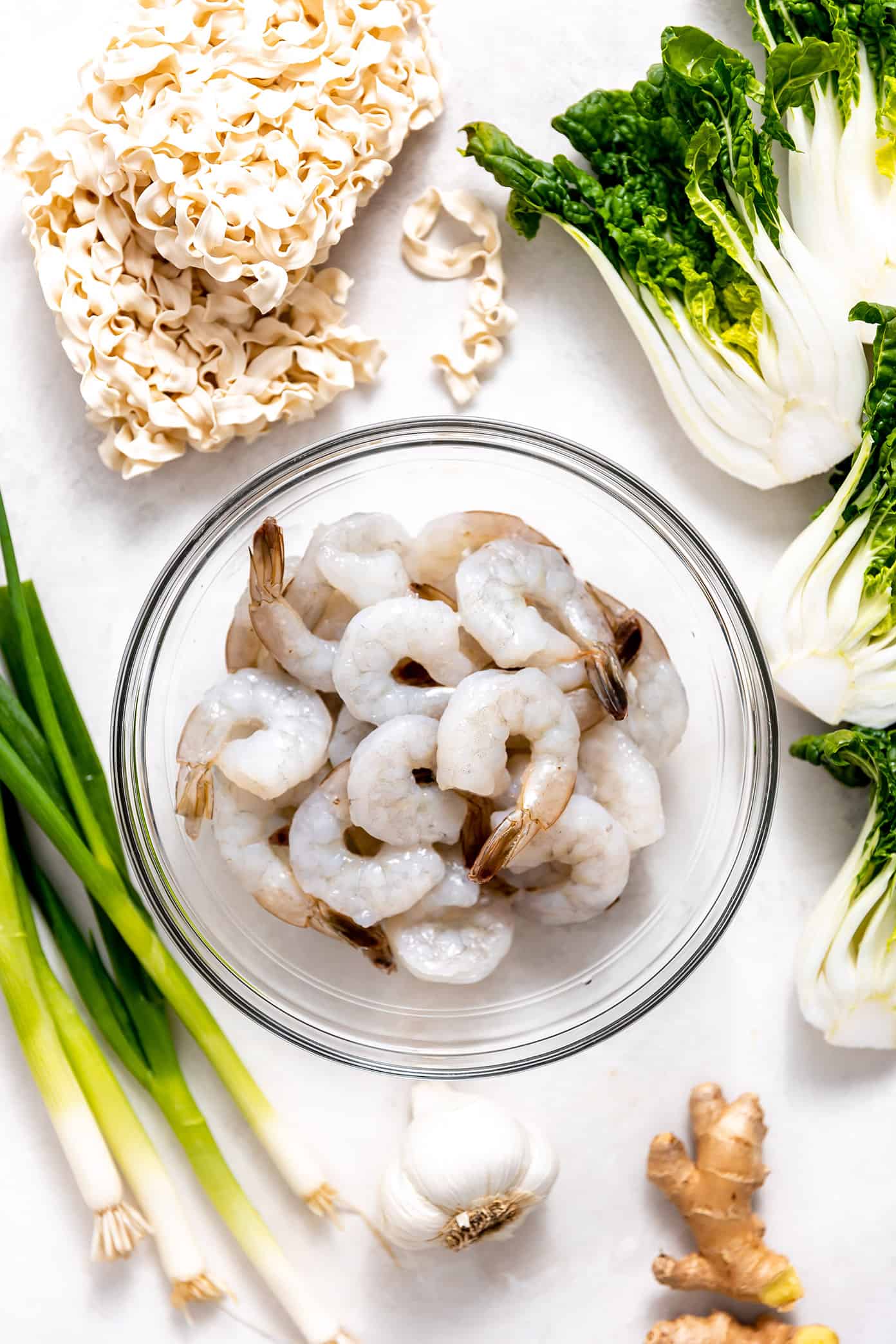 These Chinese-inspired spicy garlic chili oil noodles are quick and easy to make and tossed with the yummiest garlic ginger chili oil. Feel free to toss with shrimp or your choice of protein (such as chicken, beef, pork, tofu) and veggies. Such a delicious, quick and easy dinner recipe! | gimmesomeoven.com Garlic Chili Oil Noodle Ingredients