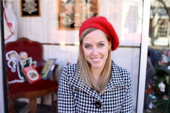 {Style Snapshot} A Pop of Red | www.gimmesomestyleblog.com #red #hat